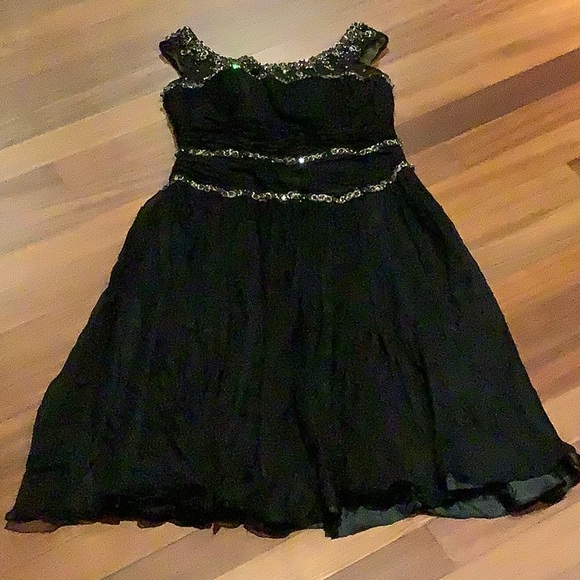 Ysamakino Dress - Picture 2 of 8